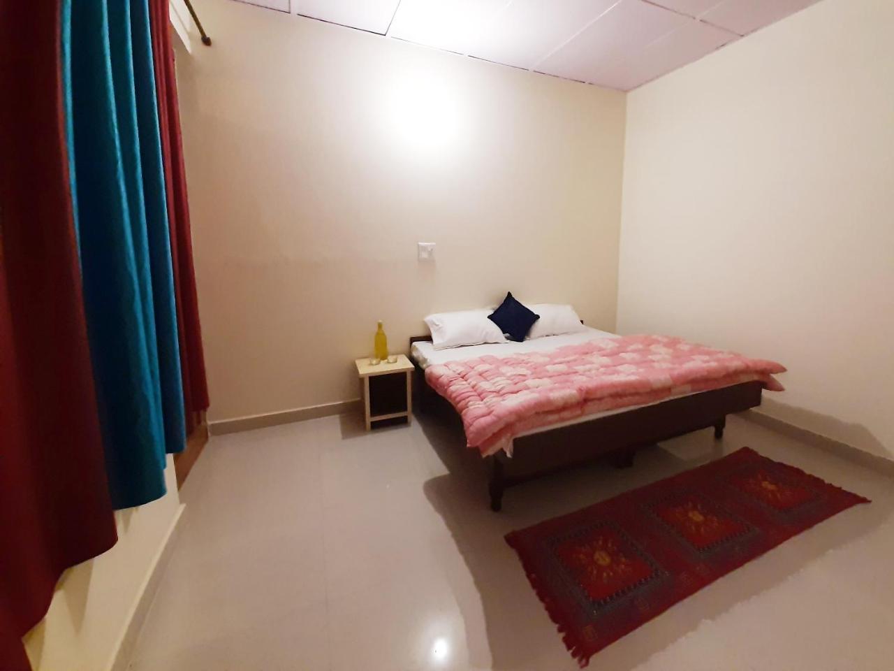 Bir Nest Hostel Buitenkant foto
