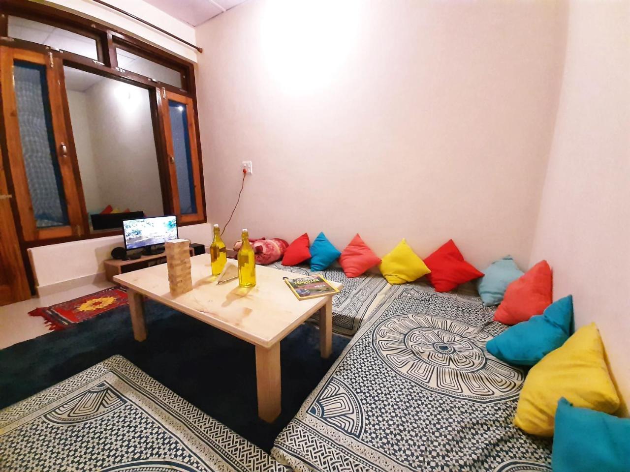 Bir Nest Hostel Buitenkant foto