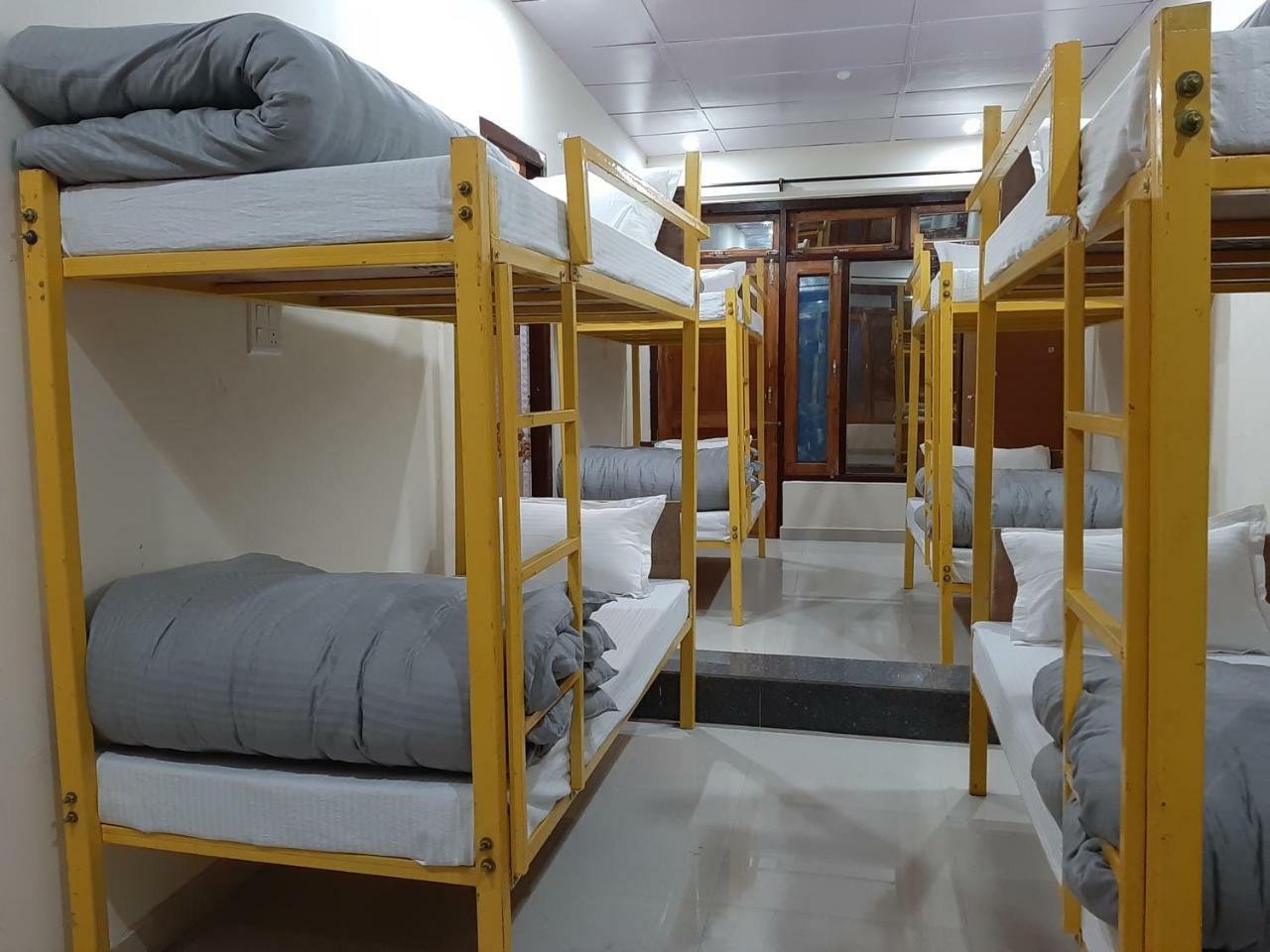 Bir Nest Hostel Buitenkant foto