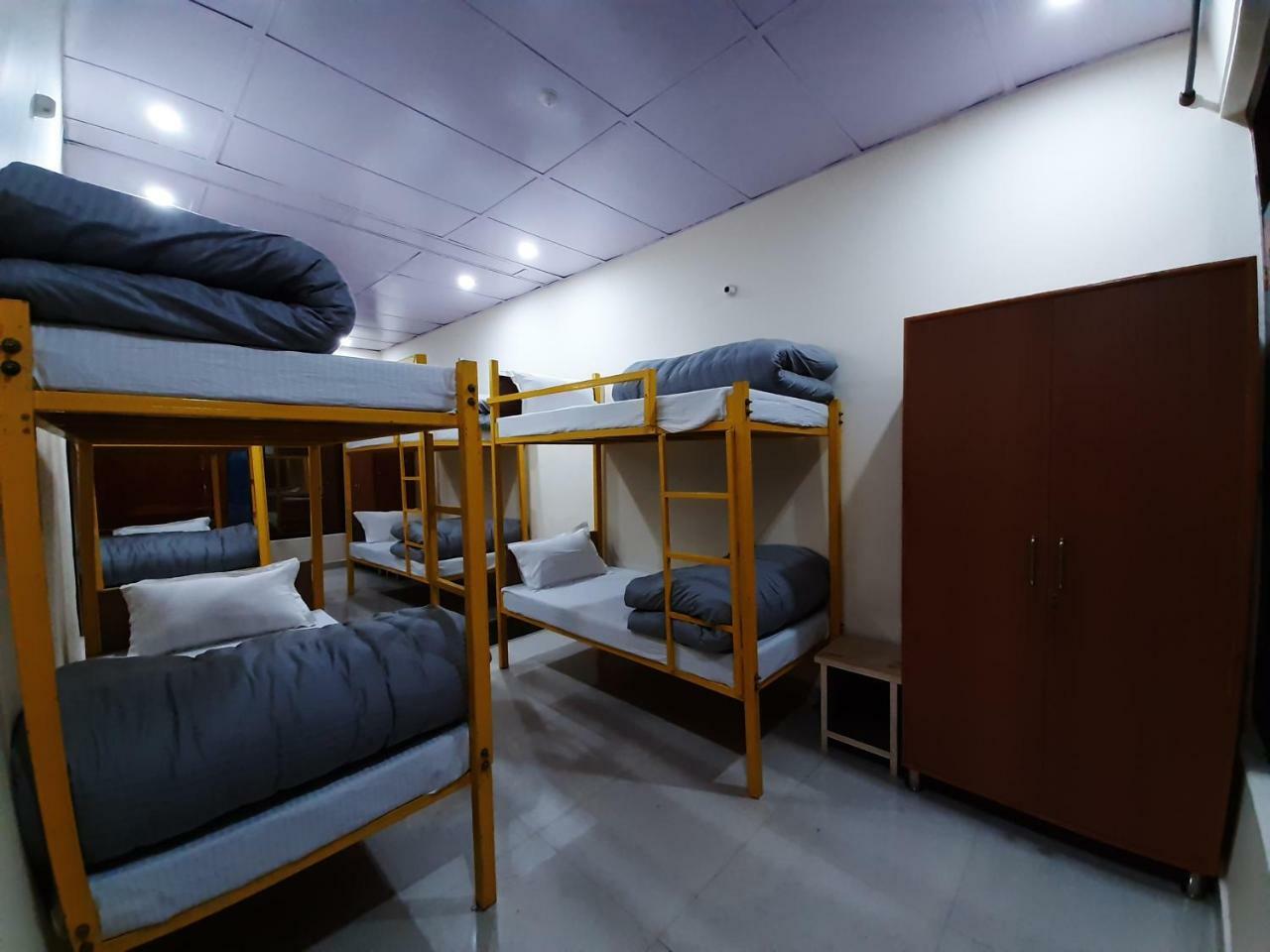 Bir Nest Hostel Buitenkant foto