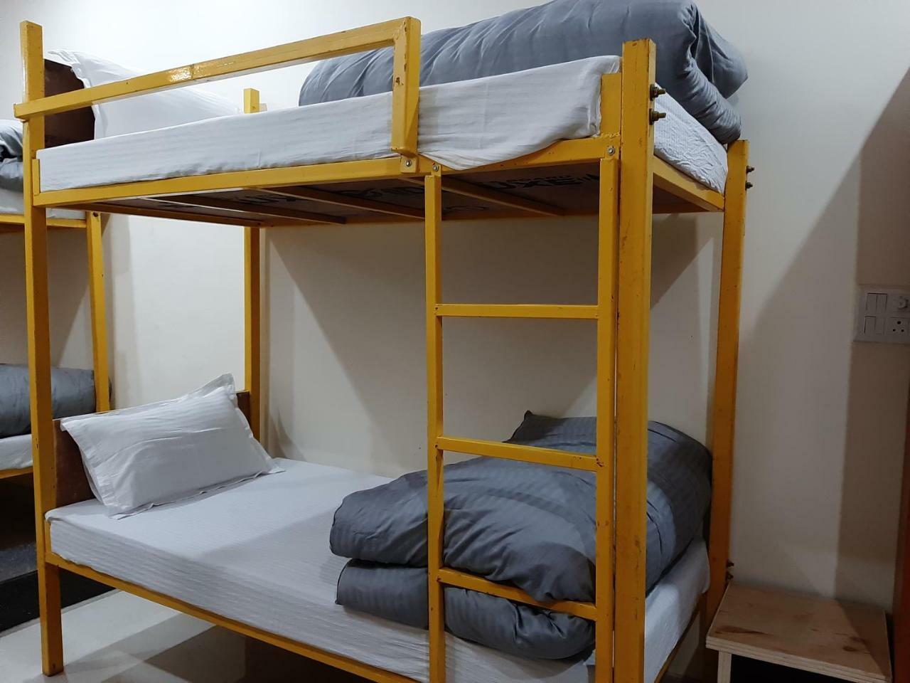 Bir Nest Hostel Buitenkant foto